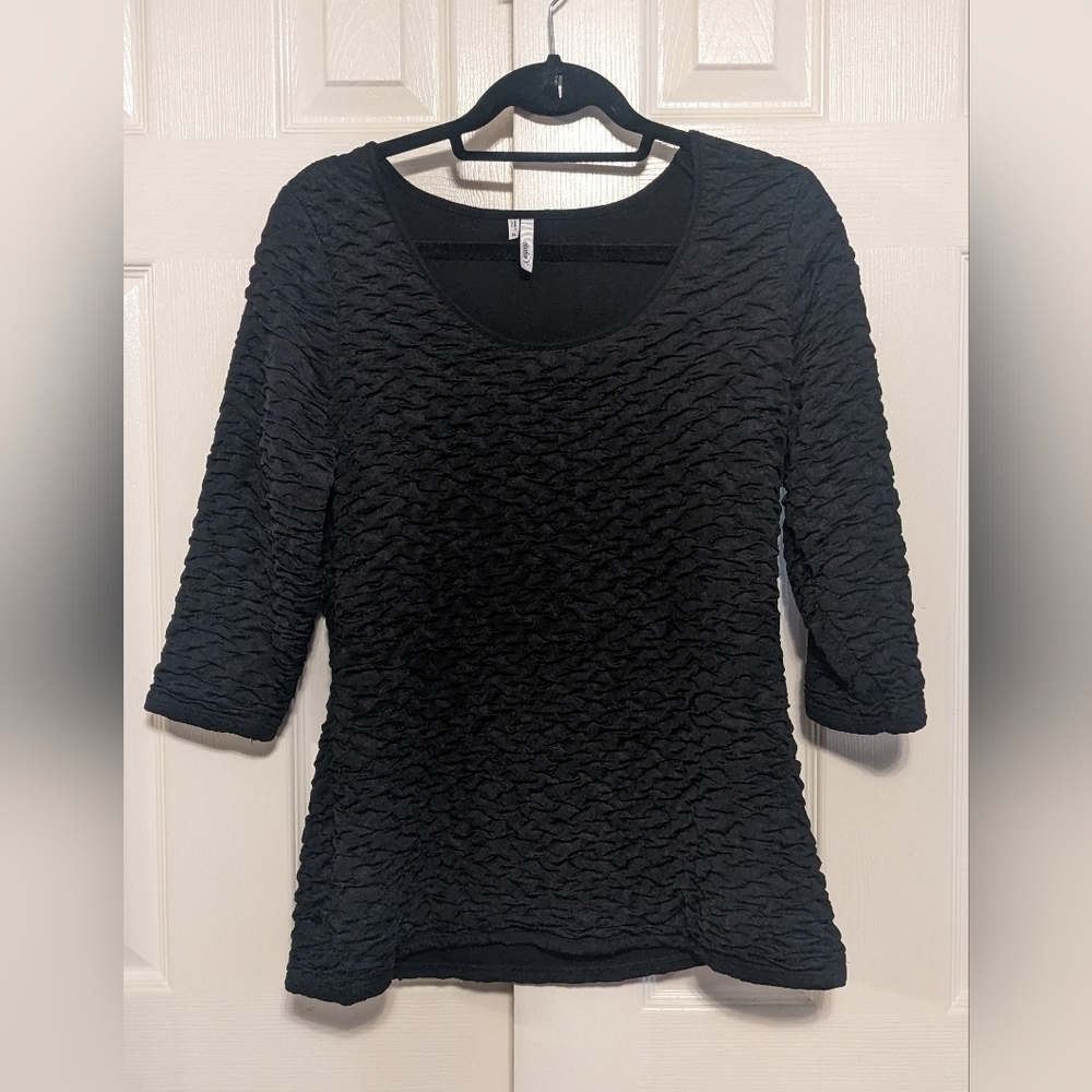5/$25 Studio Y Black Crinkle Top
